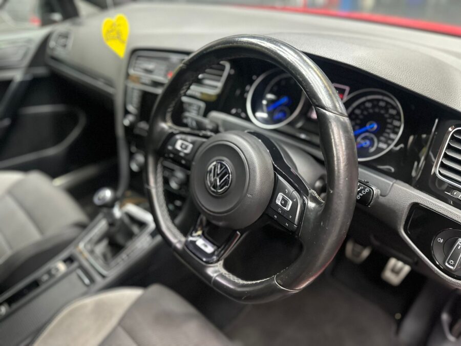 2014 Volkswagen Golf R 2.0 TSI – Manual | 81,987 miles